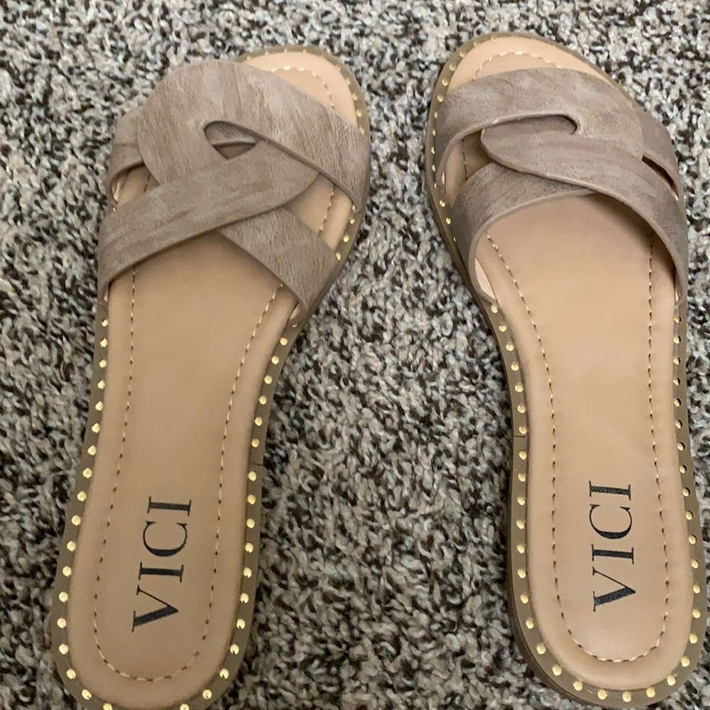 Brianne twisted faux leather sandal, taupe size 8.